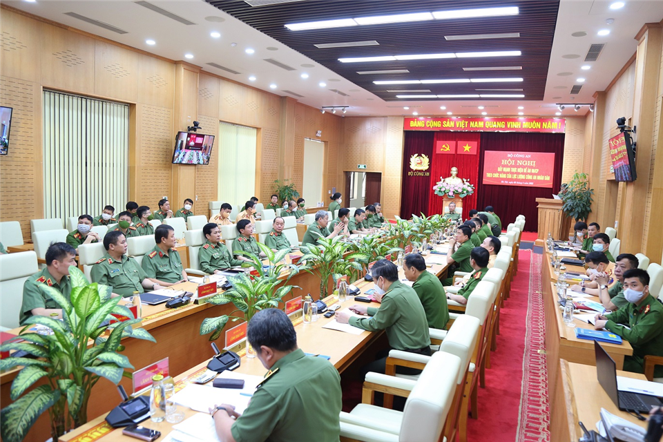 Đẩy mạnh thực hiện Đề án 06 trong lực lượng Công an nhân dân.